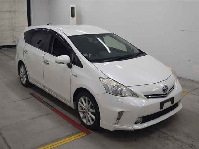 70080 TOYOTA PRIUS ALPHA ZVW41W 2012 г. (MIRIVE Osaka)